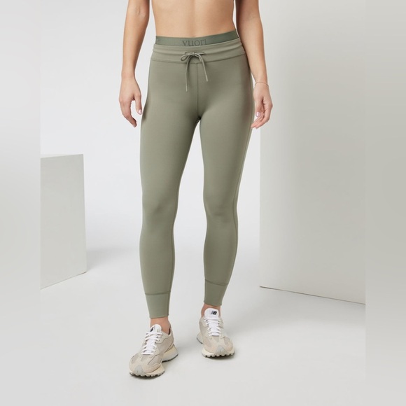 VUORI NWOT Elevate Daily Legging in Pistachio - Picture 1 of 9
